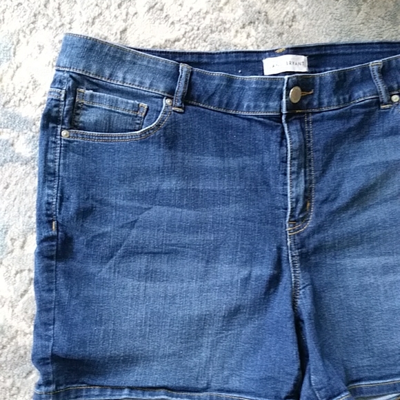 Lane Bryant Mid-Rise Girlfriend Short Flex Shorts - Picture 6 of 12